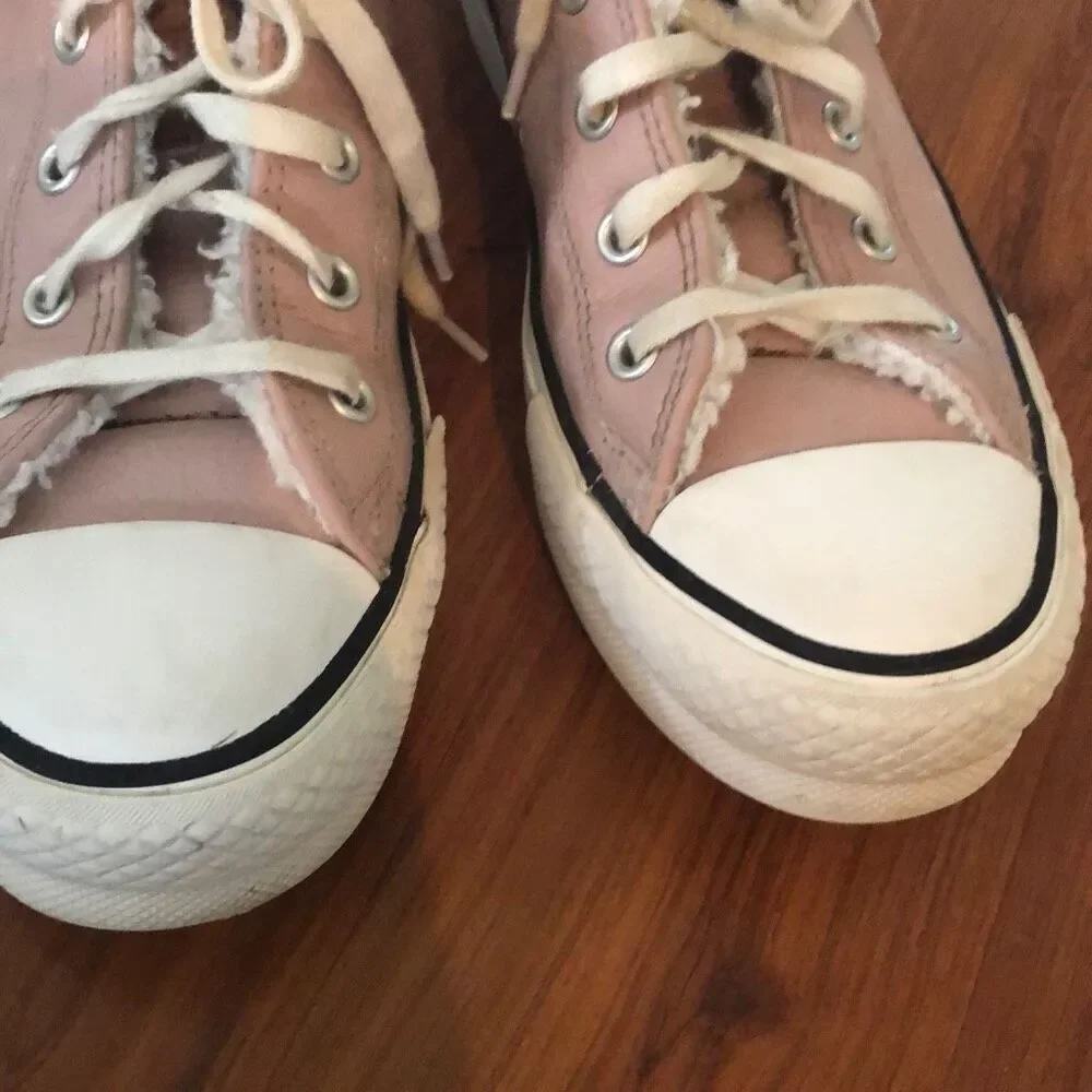 Converse Chuck Taylor Blush pink leather high tops kids 4